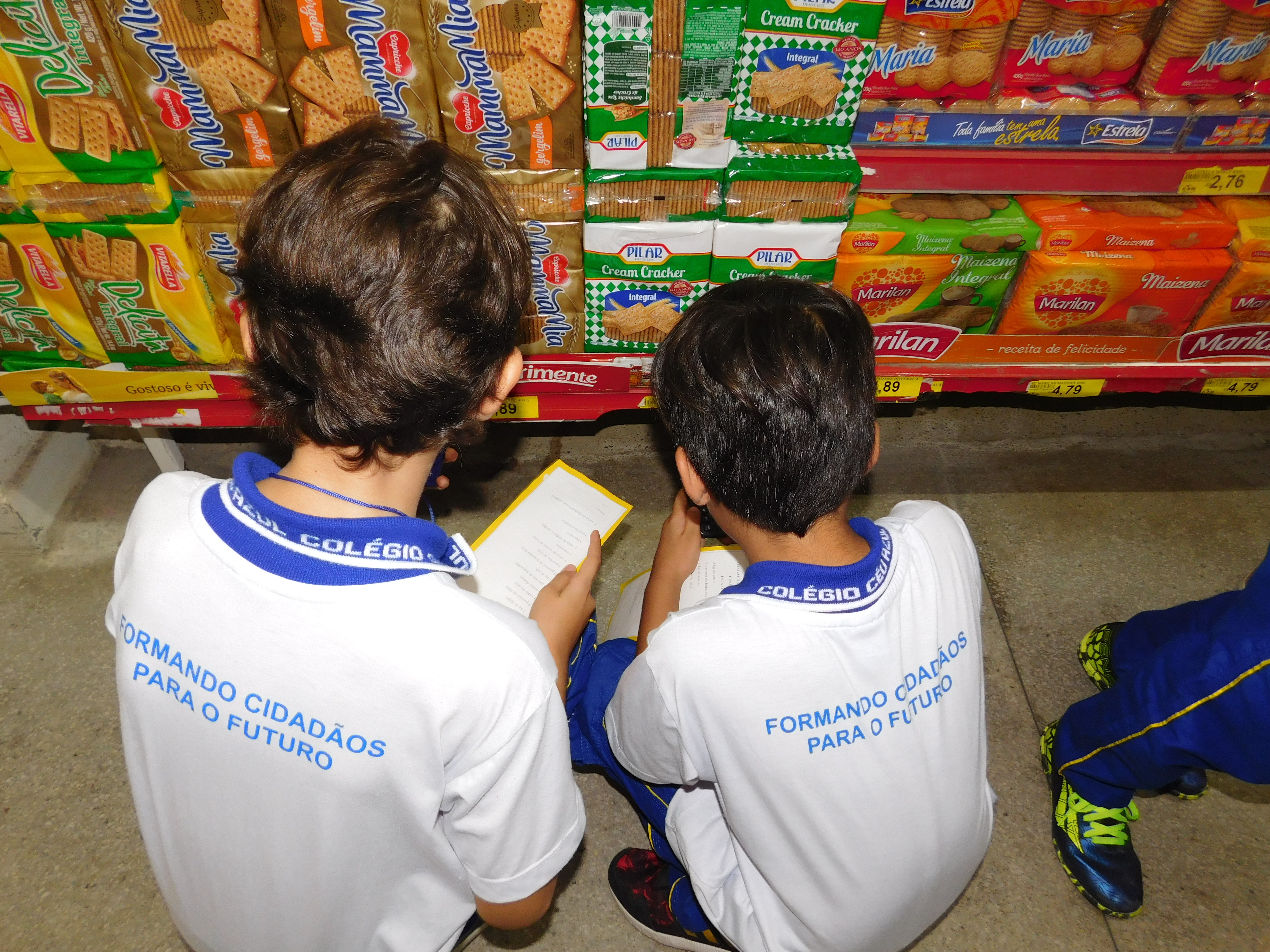 Na aula prática das turmas do 2º ano, os alunos trabalharam a Educação Financeira. Cuidados com a embalagem, datas de validade, e análise de preços. 